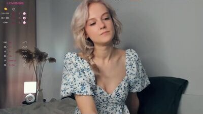 lili_summer public webcam profile photo 6