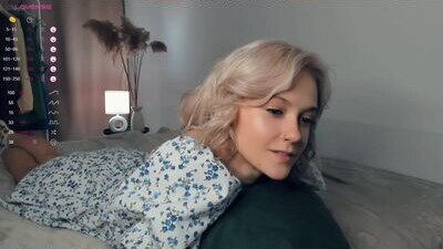 lili_summer public webcam profile photo 7