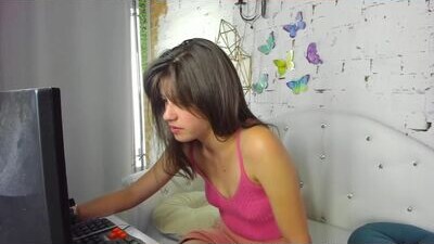 liliagu public webcam profile photo 9