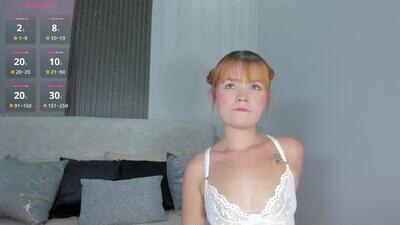 lilii_peach public webcam profile photo 3