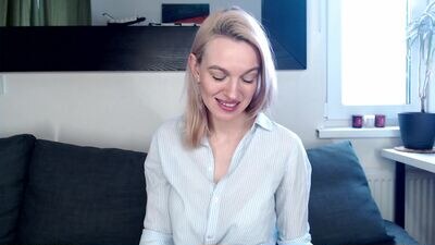 lilliyves public webcam profile photo 4