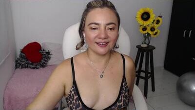 lilly_milf public webcam profile photo 6