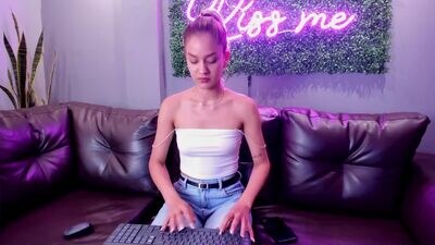 lillymaxwell public webcam profile photo 4