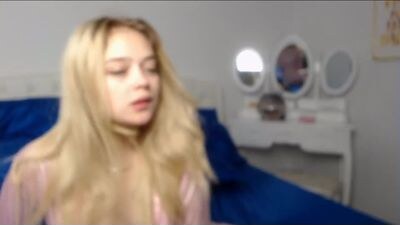 lilyc00per public webcam profile photo 2