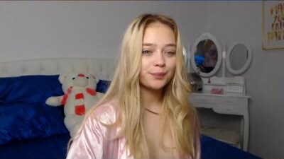 lilyc00per public webcam profile photo 6