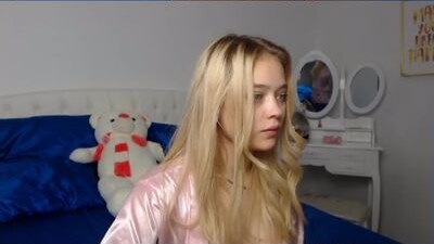 lilyc00per public webcam profile photo 7