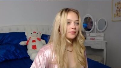 lilyc00per public webcam profile photo 8