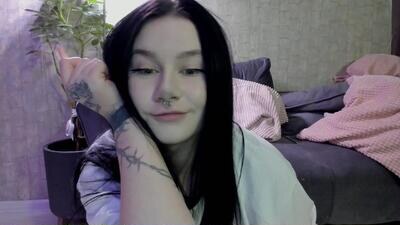 line_green public webcam profile photo 3