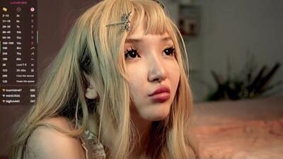 linhmew public webcam profile photo 3