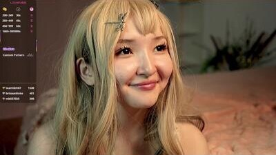 linhmew public webcam profile photo 5