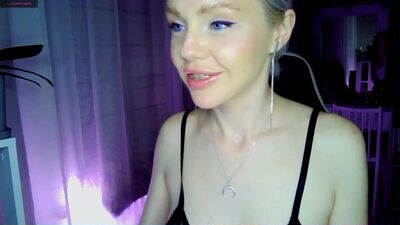 lisajun public webcam profile photo 2