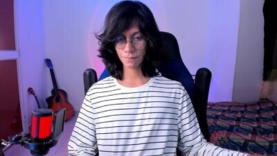 literateboy public webcam profile photo 3