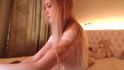 little_vee public webcam profile photo 3