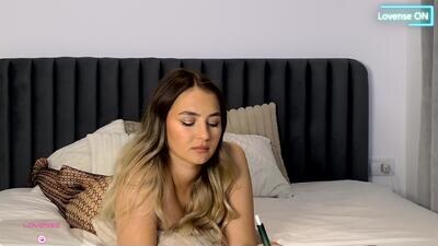 littleblondbunny public webcam profile photo 2