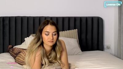 littleblondbunny public webcam profile photo 3