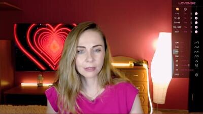 llady_liv public webcam profile photo 3