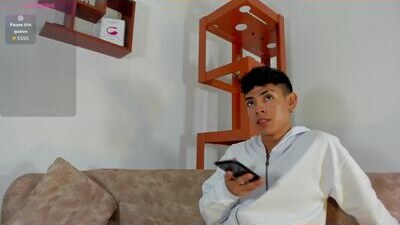 logantwink18 public webcam profile photo 9