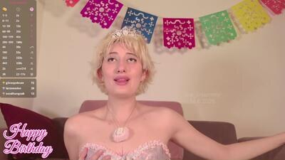 lola_creammy public webcam profile photo 2