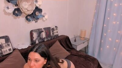 loragillim public webcam profile photo 7