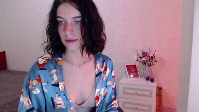 loulou_u public webcam profile photo 3