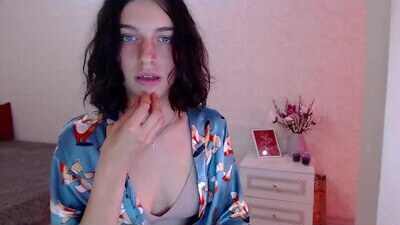 loulou_u public webcam profile photo 6