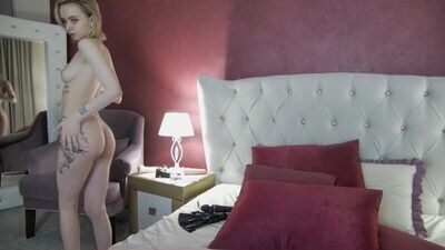 lovelycaroline_ public webcam profile photo 3