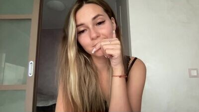 lovelyrose135 public webcam profile photo 2
