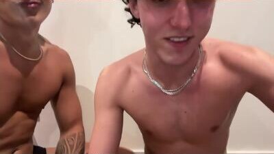 loves_leo public webcam profile photo 7
