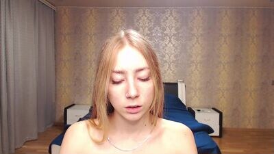 lovivin public webcam profile photo 3
