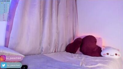 lu_peach public webcam profile photo 7