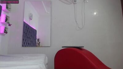 lucia_floress public webcam profile photo 4