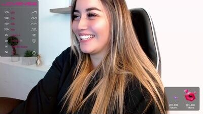 lucia_star_ public webcam profile photo 3
