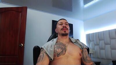 luck_grey public webcam profile photo 2