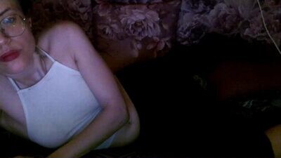 lucyahred public webcam profile photo 3