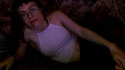 lucyahred public webcam profile photo 8