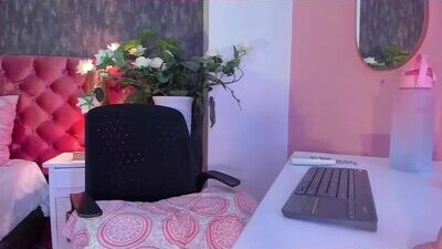 lucycolins public webcam profile photo 7
