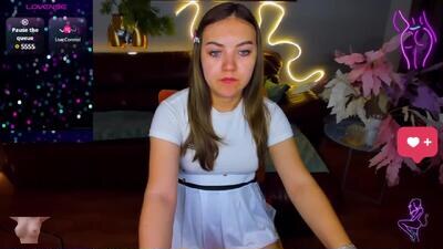 lucysavory public webcam profile photo 2