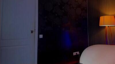 luisaclover public webcam profile photo 4