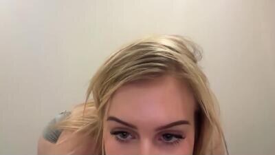 lunarose17 public webcam profile photo 2