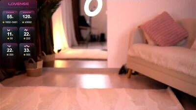 luvcaprice public webcam profile photo 6