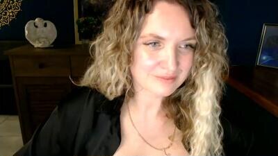 luxdonna public webcam profile photo 3