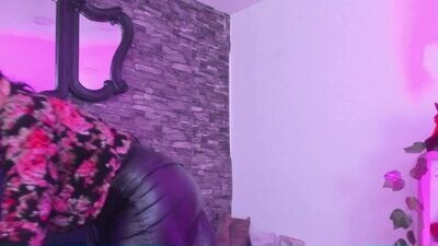 lyataylor public webcam profile photo 3