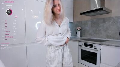 lynetteesser public webcam profile photo 6