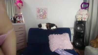 mady_short public webcam profile photo 10
