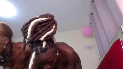 maelys_t public webcam profile photo 2