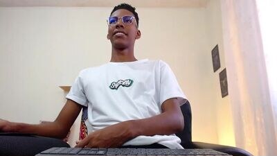 maiki18 public webcam profile photo 4
