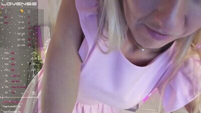 mari_moonbunny public webcam profile photo 3