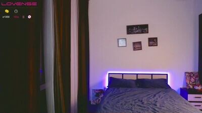 mary_lunar public webcam profile photo 3