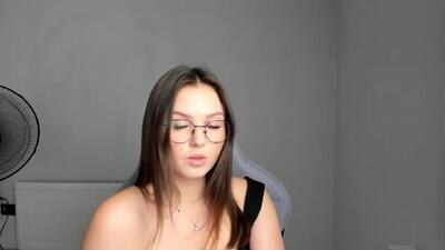mary_wave_ public webcam profile photo 3