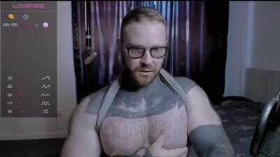 master_oil public webcam profile photo 2